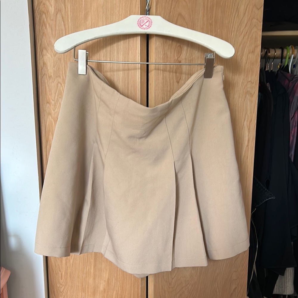 Abercrombie pleated tan skort